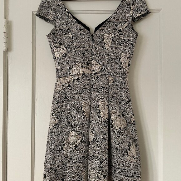 Soieblu Silver Floral Jacquard Mini Dress - Picture 3 of 4